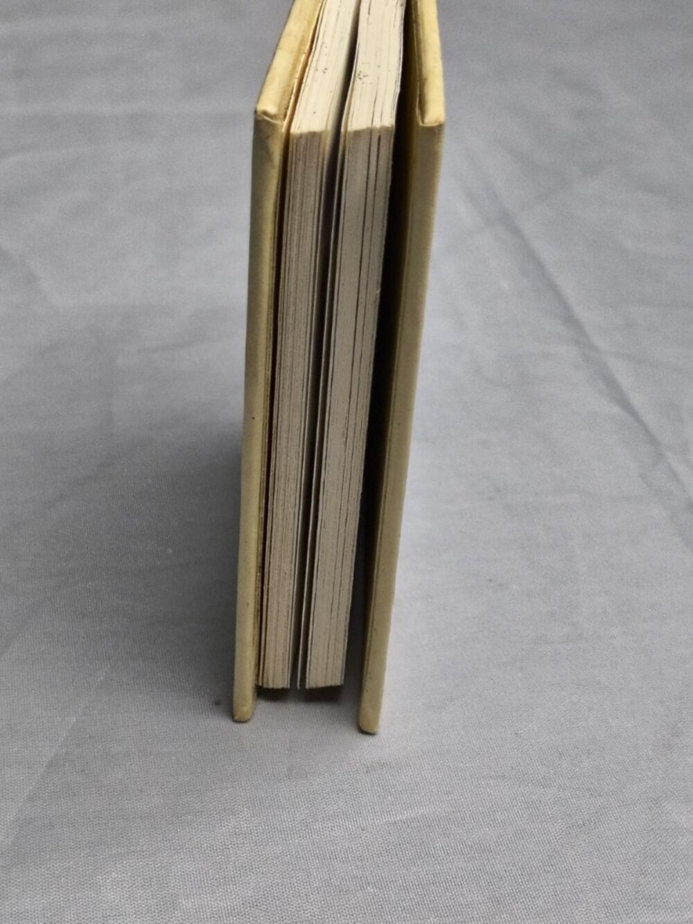 Precious Are the Promises Miniature Paul C. Brownlow 1993 Printed in Singapore - Picture 4 of 10